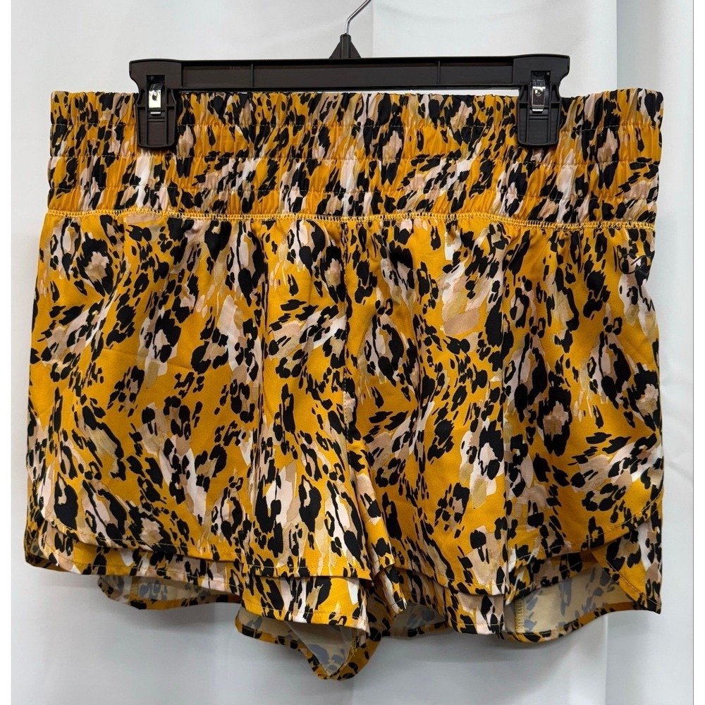 F170 NWT Calia Step Up High Rise Performance Short SZ L